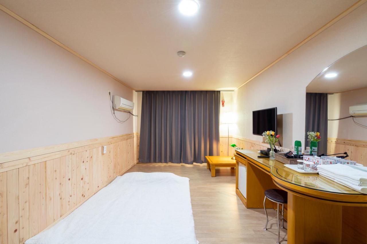 New Jeju Hotel Экстерьер фото