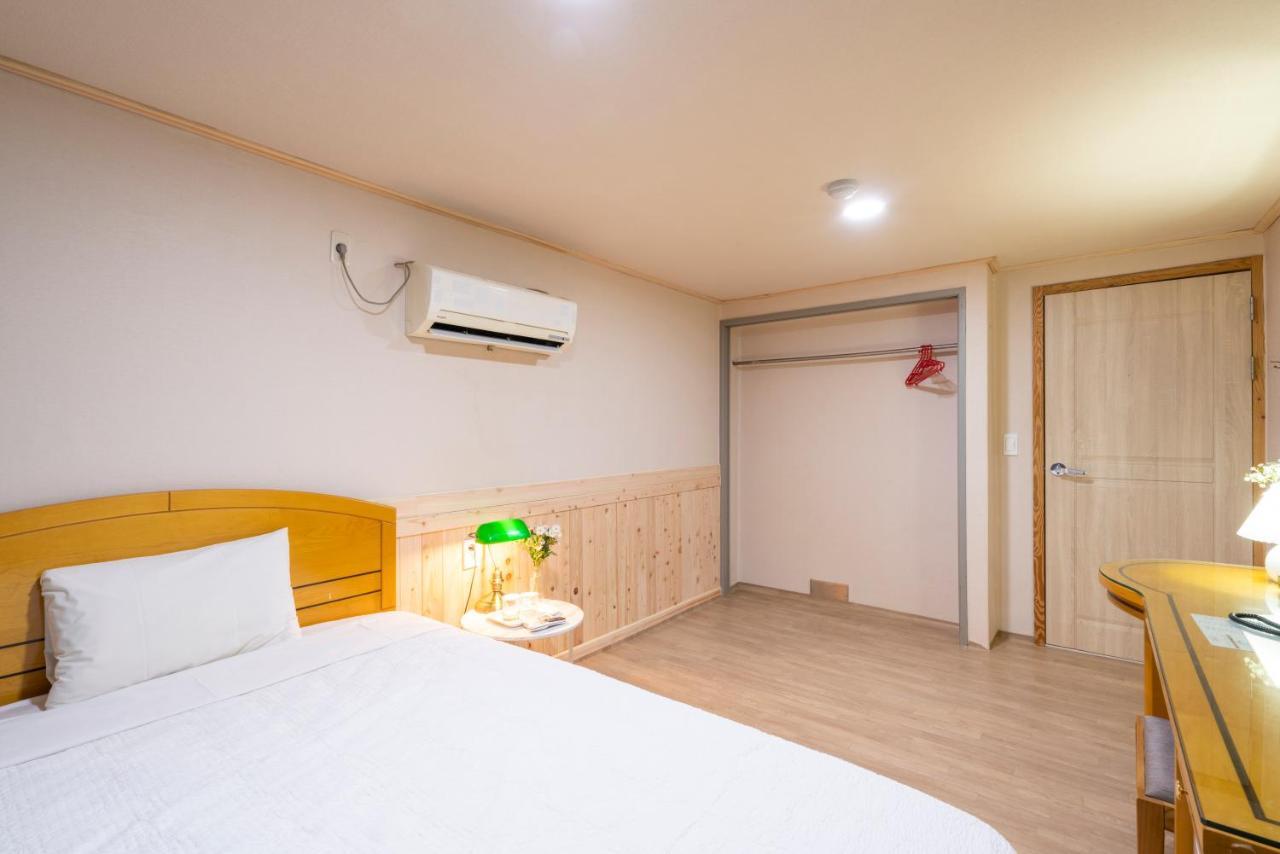 New Jeju Hotel Экстерьер фото