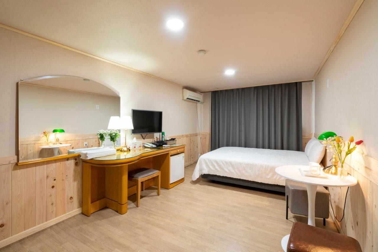 New Jeju Hotel Экстерьер фото