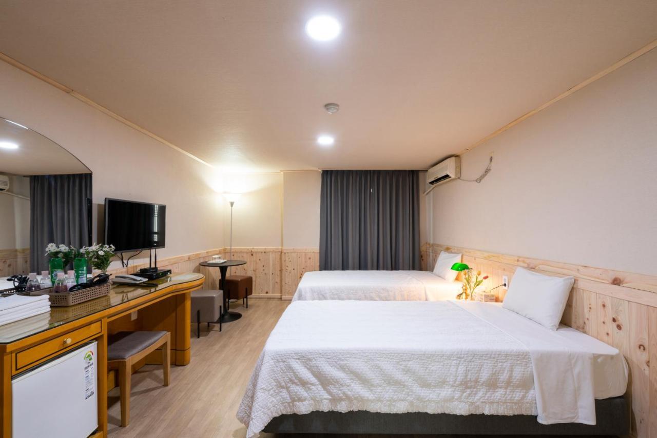 New Jeju Hotel Экстерьер фото